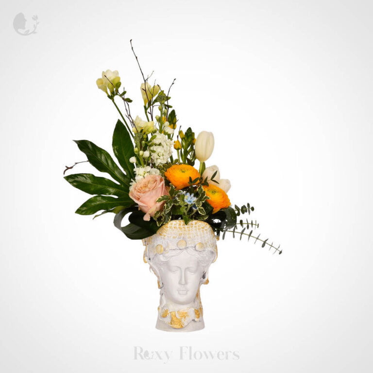 Aranjament floral trandafiri roșii și frezie mix – Pantoful elegant ...