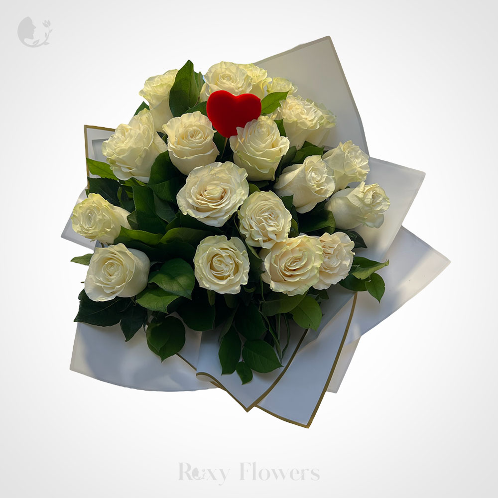 Buchet floral cu 15 trandafiri albi - inocența iubirii - imagine 2