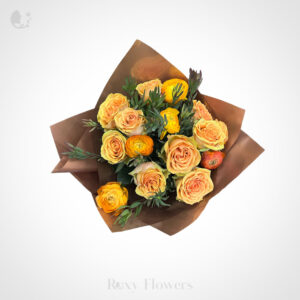 Buchet floral cu trandafiri și ranunculus - Luminozitatea Naturii